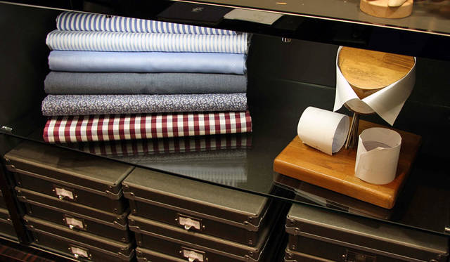 <strong>土井縫工所</strong><br />阪急メンズ大阪 1階 メンズアクセサリーズフロア「土井縫工所 Made To Measure Shirts Shop（常設店）」