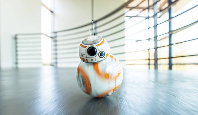 <strong>sphero｜スフィロ</strong><br />「BB-8™」　© & ™ Lucasfilm Ltd.
