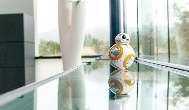 <strong>sphero｜スフィロ</strong><br />「BB-8™」　© & ™ Lucasfilm Ltd.