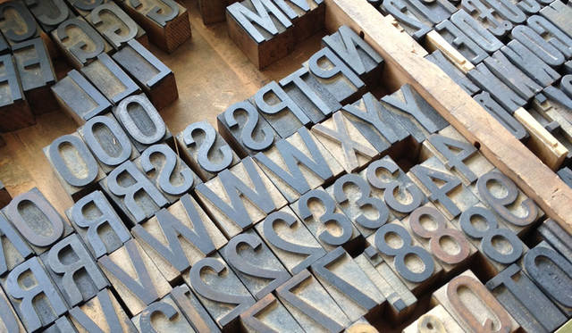 <strong>journal standard Furniture｜ジャーナル スタンダード ファニチャー</strong><br />ポップアップショップでは、journal standard Furnitureによる別注ポスター4型をはじめ、ATPPの定番ポスターや、普段では展開のないポストカードやトートバッグなどを展開