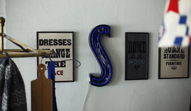 <strong>journal standard Furniture｜ジャーナル スタンダード ファニチャー</strong><br />会期中の9月20日（日）には主宰のステファン ケニー氏が来場し、オリジナルのポストカードを作るワークショップを開催する