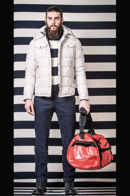 <strong>MARINA YACHTING｜マリーナ ヨッティング</strong><br />2015-16年秋冬コレクション　アウターウェア9万720円（三越エクスクルーシブモデル）、セーター4万6440円、パンツ2万5920円