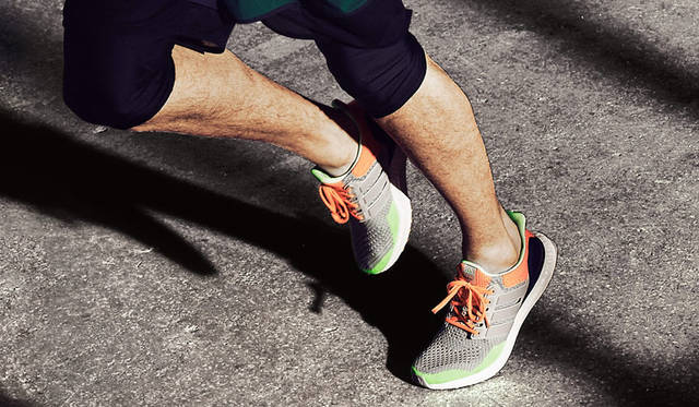<strong>adidas｜アディダス</strong><br />「ultra boost collective by kolor（ウルトラ ブースト コレクティブ バイ カラー）」