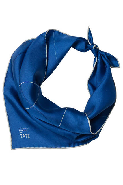 <strong>MARGARET HOWELL｜マーガレット・ハウエル</strong><br />「MARGARET HOWELL FOR TATE」コラボレーションアイテム　ラージスカーフ(90×90cm) 6万2640円