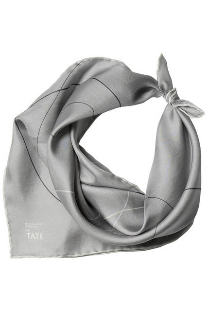 <strong>MARGARET HOWELL｜マーガレット・ハウエル</strong><br />「MARGARET HOWELL FOR TATE」コラボレーションアイテム　ラージスカーフ(90×90cm) 6万2640円