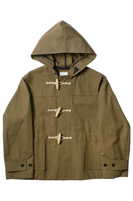 <strong>MARGARET HOWELL｜マーガレット・ハウエル</strong><br />「MARGARET HOWELL FOR TATE」コラボレーションアイテム　クロップドダッフル 7万3440円