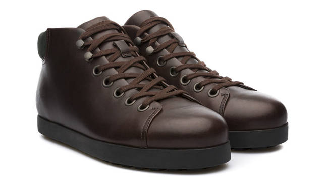 <strong>CAMPER｜カンペール</strong><br />メンズのベルーガは、ワキシー加工をほどこしたレザーとヌバックレザーのコンビネーションのハイカットブーツ。メンズ「Beluga（ベルーガ）」3万2400円