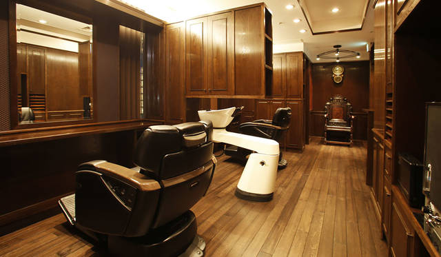 <strong>THE BARBER｜ザ・バーバー</strong><br />THE BARBER ソニービル店