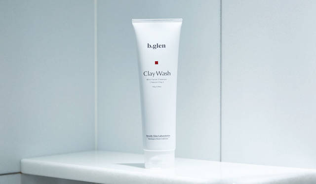 クレイウォッシュ 天然クレイ「モンモリロナイト」配合の“吸着洗顔”。汚れだけを落として必要なうるおいを残し、なめらかに洗い上げる。150g　4104円