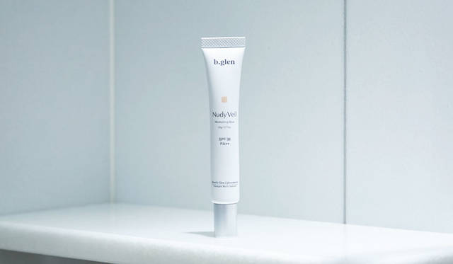 ヌーディーヴェール 顔に当たる光をコントロールするパールの効果で夕方までくすまない明るい肌を演出するUVカット化粧下地。SPF36・PA++20g　5076円