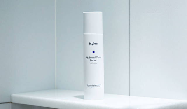 QuSomeホワイトローション さっぱりとしたテクスチャーなのに深いうるおいが続く化粧水。紫外線によるダメージを受けた肌にやさしく浸透。150mL 5400円