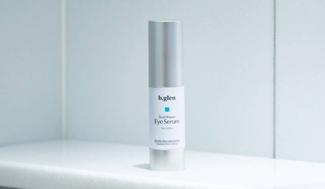 トータルリペア　アイセラム 乾燥、シワ、くま、くすみ、たるみ、ゆるみと立ち向かう1本6役の目元用美容液。ベタつかず、ふっくらとした目元に。15g　1万2960円