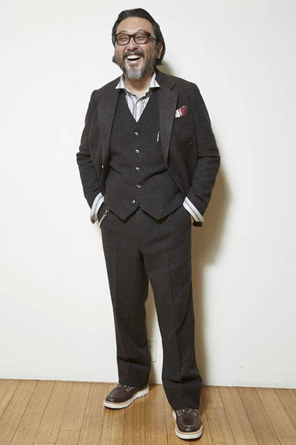 <strong>TAKEO KIKUCHI｜タケオキクチ</strong><br />「The Stylist Japan × TAKEO KIKUCHI」スリーピース　ジャケット7万2360円、ベスト3万6720円、パンツ3万1320円