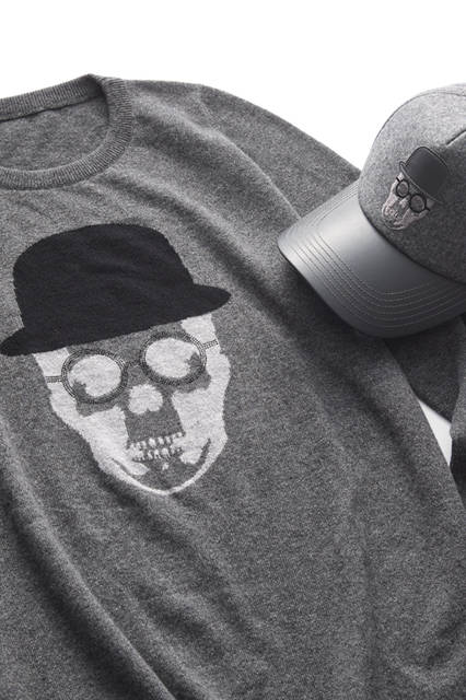 「lucien pellat-finet × TAKEO KIKUCHI」ニット39万9600円、キャップ1万9440円