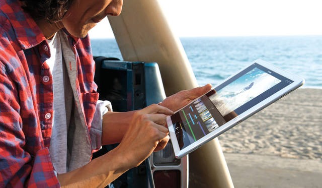 12.9インチの大画面は扱いやすく、屋外でも画面のハレーションを抑え、操作しやすい