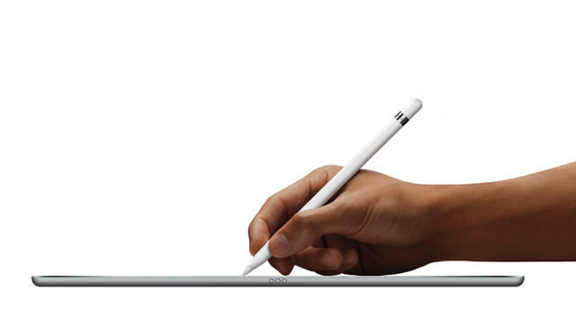 別売のApple Pencilでの操作に対応。筆圧を体現するスムーズな描きき心地で、鉛筆のような感覚で手書きができる