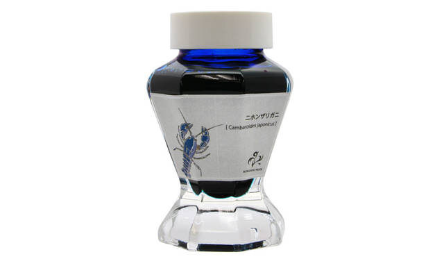 <strong>KINGDOM NOTE｜キングダムノート</strong><br />セーラー万年筆ボトルインク　キングダムノート別注「日本の生物シリーズ 甲殻類」  ニホンザリガニ 青色個体（Cambaroides japonicus）：青