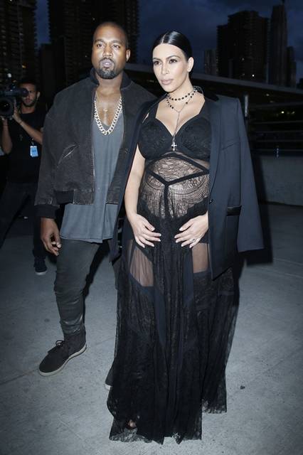 <strong>Kanye West & Kim Kardashian West｜カニエ・ウエスト＆キム・カーダシアン・ウエスト</strong><br /><br />ジバンシィ バイ リカルド ティッシのショー会場・ニューヨーク