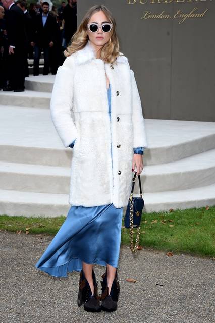 <strong>Suki Waterhouse｜スキ・ウォーターハウス</strong><br /><br />バーバリー プローサムのショー会場・ロンドン