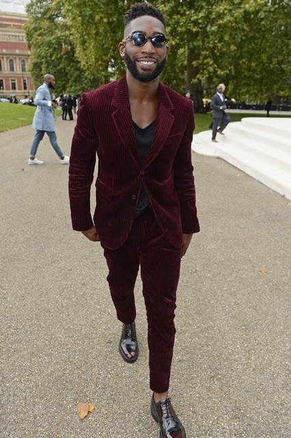 <strong>Tinie Tempah｜タイニー・テンパー</strong><br /><br />バーバリー プローサムのショー会場・ロンドン