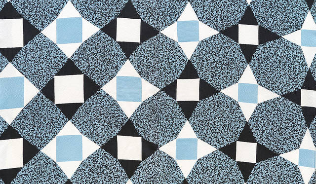 公募展「第62回 日本伝統工芸展」　出展作品「友禅訪問着「位相十字花文　深海」（ゆうぜんほうもんぎ「いそうじゅうじかもん しんかい」）」