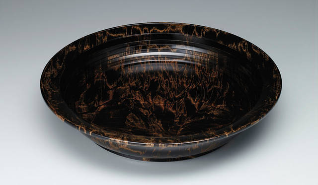 公募展「第62回 日本伝統工芸展」　東京都知事賞「栃拭漆盛鉢（とちふきうるしもりばち）」〈木竹工〉細川毅