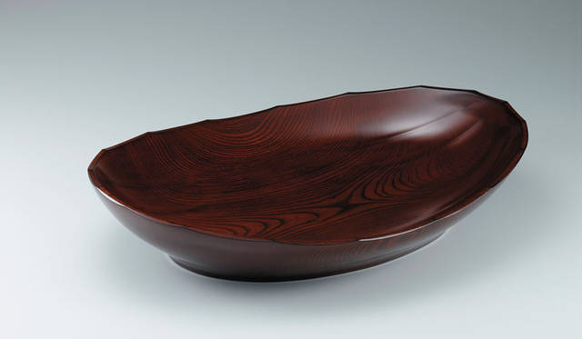 公募展「第62回 日本伝統工芸展」　日本工芸会奨励賞「欅拭漆盛器「瀬」（けやきふきうるしもりき「せ」）」〈木竹工〉本間潔