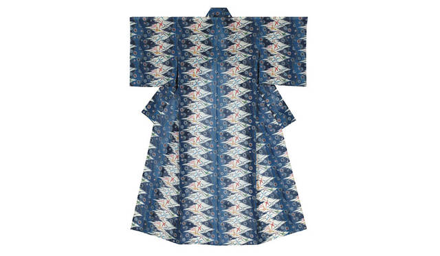 公募展「第62回 日本伝統工芸展」　日本工芸会新人賞「琉球紅入藍型着物「むるぶし浜」（りゅうきゅうびんいりあいがたきもの「むるぶしはま」）」〈染織〉城間栄市