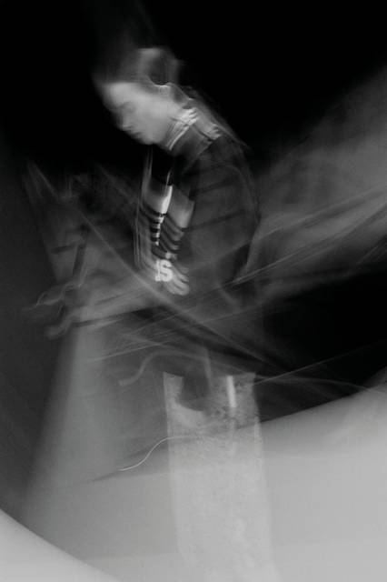 <strong>adidas Originals｜アディダス オリジナルス</strong><br />コラボレーションコレクション「adidas Originals by HYKE」　クルースウェット 2万520円