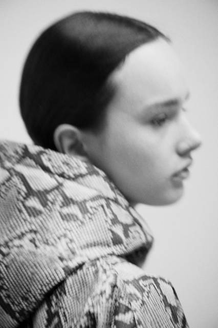 <strong>adidas Originals｜アディダス オリジナルス</strong><br />コラボレーションコレクション「adidas Originals by HYKE」　ベンチコート PY 4万5360円