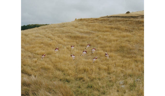 仕様｜210×200mm、128ページ、ソフトカバー<br /> 価格｜4320円<br /> 発売中<br />