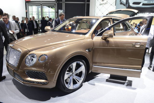 14_Bentley_Bentayga