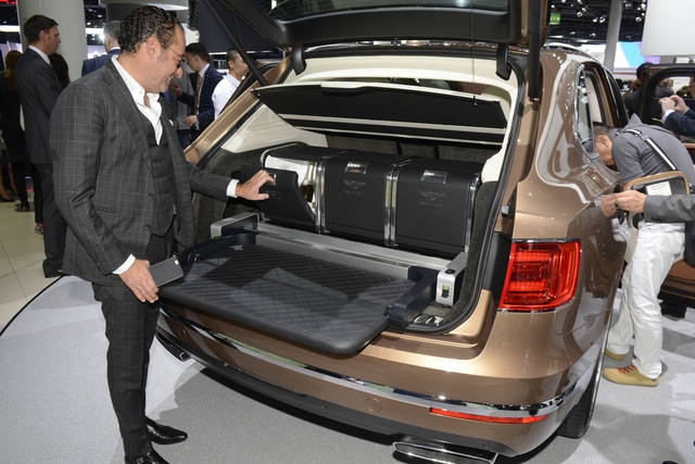15_Bentley_Bentayga