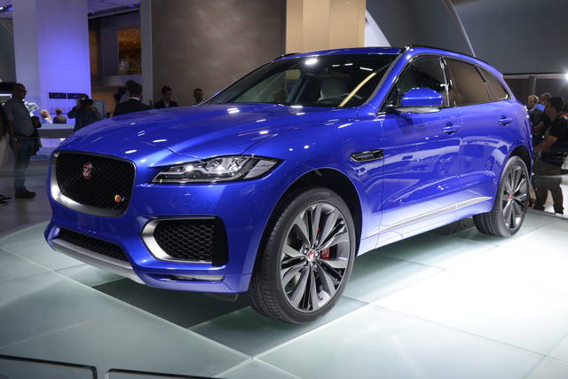 16_Jaguar_F-PACE