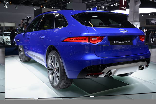 17_Jaguar_F-PACE