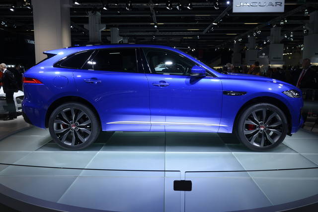 18_Jaguar_F-PACE