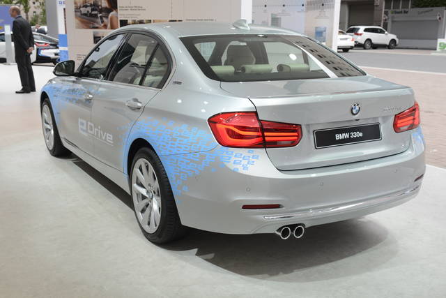 26_BMW_330e