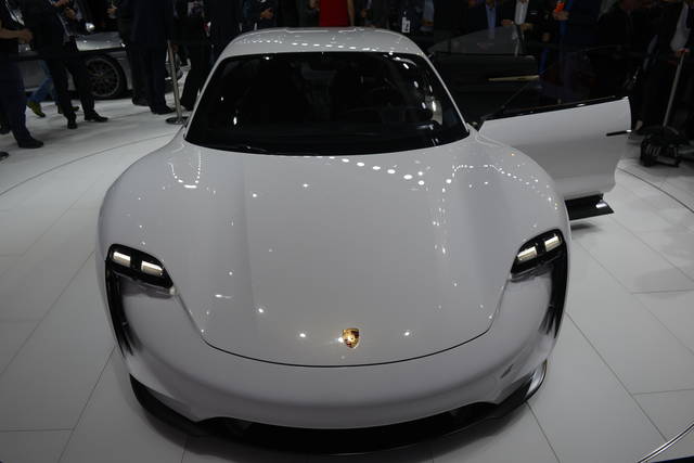 33_Porsche_Mission_E