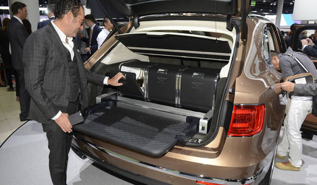 15_Bentley_Bentayga
