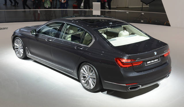 21_BMW_7-Series