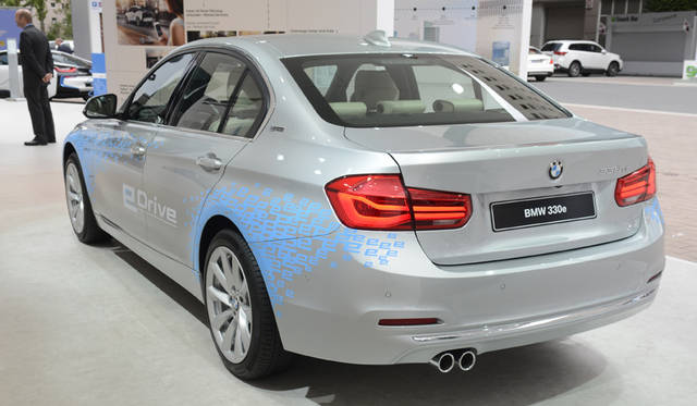 26_BMW_330e