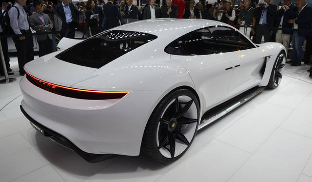 32_Porsche_Mission_E