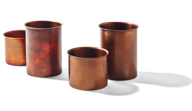 「SLOW HOUSE（スローハウス）二子玉川」　「Ouur ペンスタンド」　経年変化をしたような表情が特徴的な銅のペンスタンド。赤味のある褐色から緑青色まで美しいグラデーションが楽しめる。（小）5400円、（大）7560円