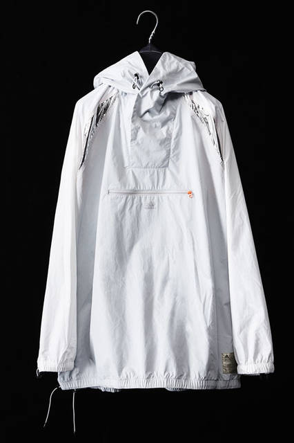 <strong>adidas｜アディダス</strong><br />「adidas by kolor（アディダス バイ カラー）」2015-16年秋冬コレクション　「ANORAK JKT」3万8340円