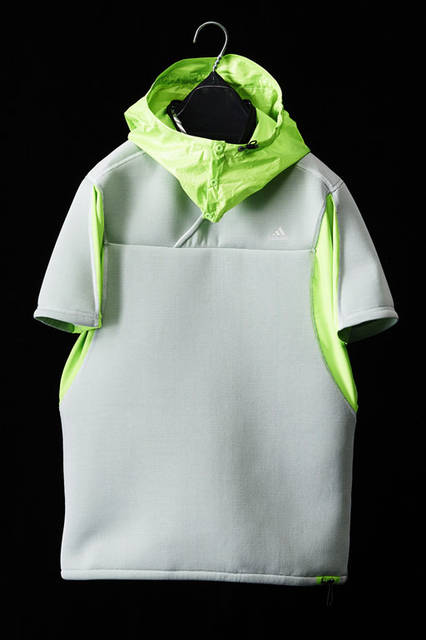 <strong>adidas｜アディダス</strong><br />「adidas by kolor（アディダス バイ カラー）」2015-16年秋冬コレクション　「SS KNIT TOP」2万3220円