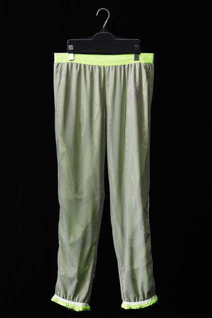<strong>adidas｜アディダス</strong><br />「adidas by kolor（アディダス バイ カラー）」2015-16年秋冬コレクション　「LONG PANTS」2万1600円