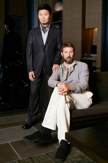 シェフ 長谷川在祐＜写真左＞、ステファノ・ピラーティ＜写真右＞