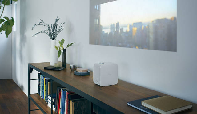 「Life Story ―日常を豊かに変えるLife Space UXのある生活―」 by Sony and LIVINGMOTIF　ポータブル超短焦点プロジェクター（コンセプトモデル）