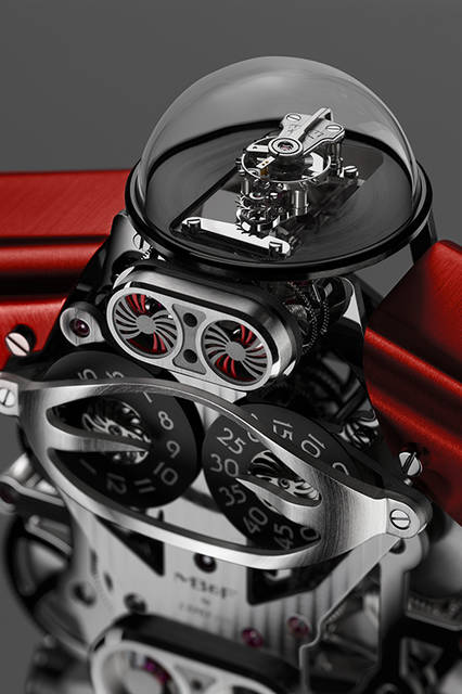 <strong>メルヒオール オンリーウォッチ2015</strong><br />素材｜真鍮（パラジウムめっき）<br />サイズ｜高さ303×幅217mm（足の位置による）×奥行き112mm<br />ムーブメント｜手巻き（スクエアソケットキーによる時間調整／巻き上げ、40日間パワーリザーブ）<br />機能｜時分秒を別個に表示するレギュレーター、55分から時刻を送りはじめる特殊なジャンピングアワー、レトログラードによる秒表示<br />価格｜未定