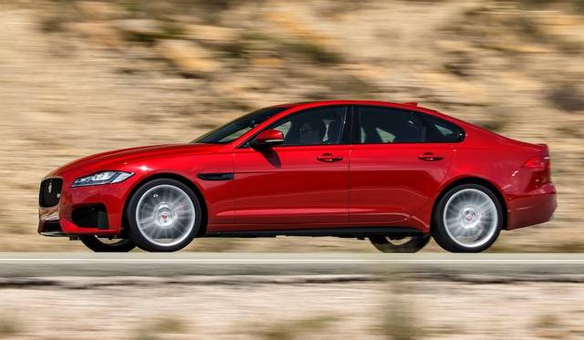 最高出力380ps、最大トルク450Nmを発揮する3.0リッターV6スーパーチャージド エンジン搭載のXF S